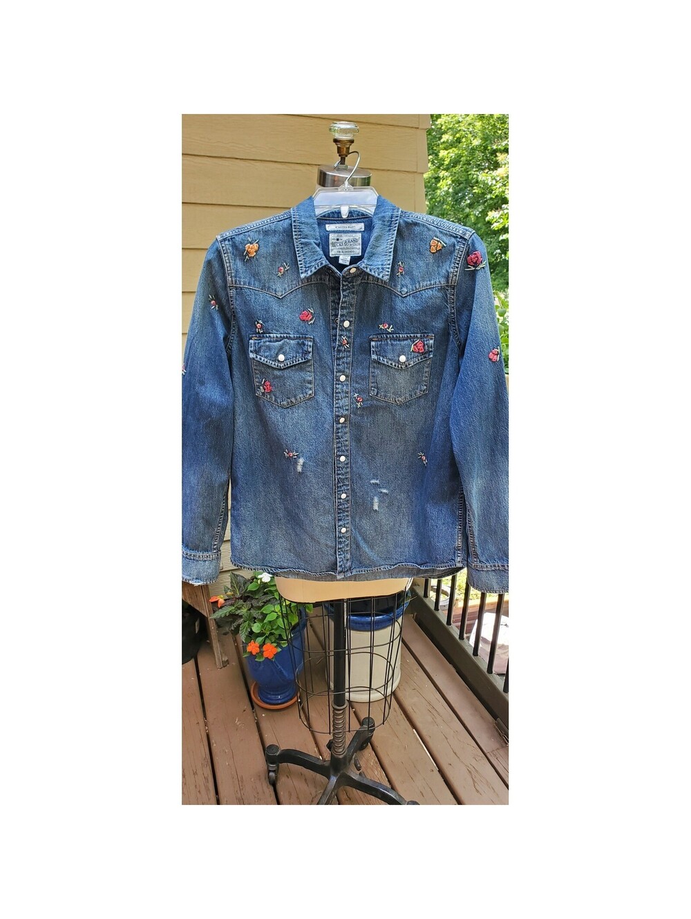 Lucky Brand Womens Medium Indigo Embroidered Floral Denim Western Snap Shirt M